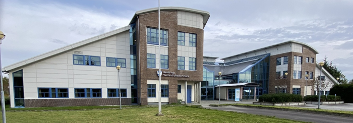 Viser begge lokasjonar på Bømlo vgs